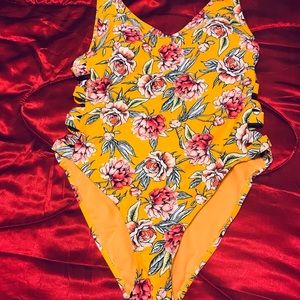 🌼SUMMER GIRL: YELLOW SWIMSUIT🌼